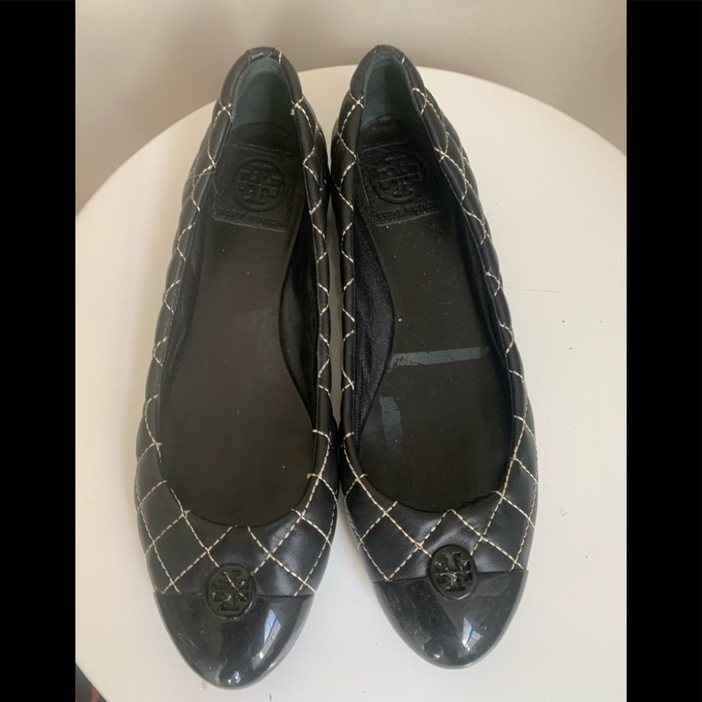 Tory Burch Reva “Chanel Style” black white stitched flats SIZE 7.5